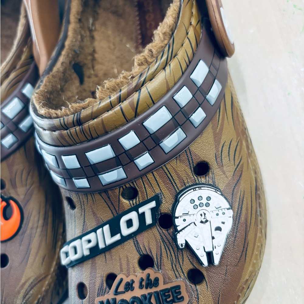 Crocs Classic lined Chewbacca Star Wars clogs - Picture 3 of 8
